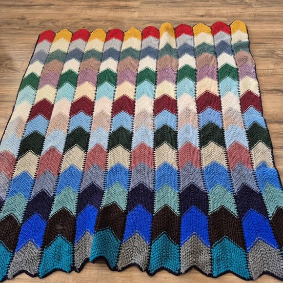 Handmade Chevron Pattern Throw Blanket 40" X 36" - Picture 7 of 7